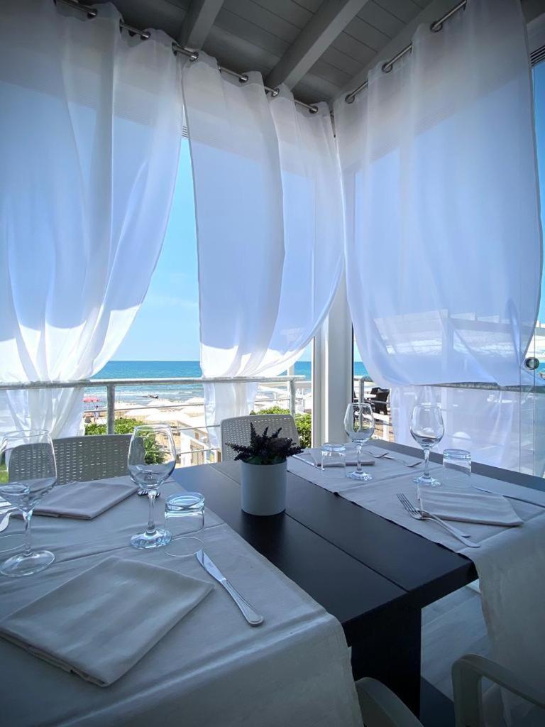 Hotel Sirenetta Anzio Bagian luar foto
